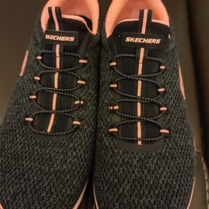 SKECHERS MEMORY FOAM SNEAKERS